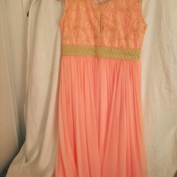 INDIAN. CEREMONY DRESS - Picture 2 of 5